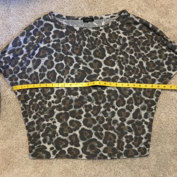 Made in Canada Jaguar Print Soft Dolman Sleeve Top - Small - Picture 12 of 15
